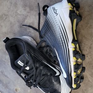 Boys Nike Tball cleats